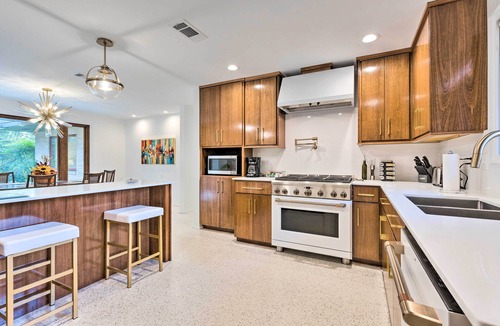 Biloxi House | Mid-Century Dream Home < Half-Mile to Beach!