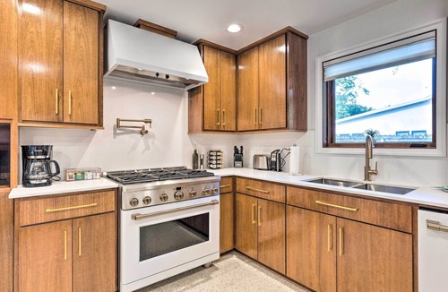 Biloxi House | Mid-Century Dream Home < Half-Mile to Beach!