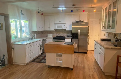 Ojai House | Mid-Century Escape. Hot Tub. Lush Garden. A/C. Bar