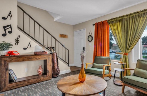 Indio Apartment | Mid-Century stay with Pool ,Golf Retreat and cool Comfort
