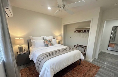 San Fernando House | Mid Century Style Home/Free Parking/BBQ/Firepit/Classic Arcade Machine