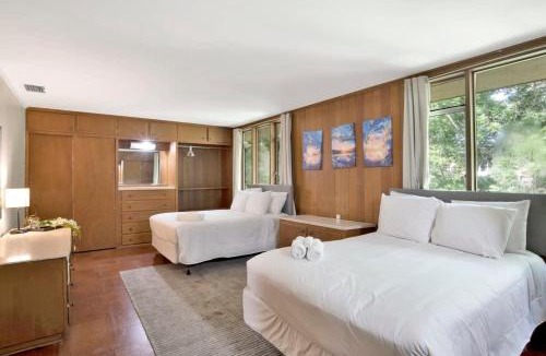 Mobile House | Midcentury Modern - Pool & Hot tub - Retro Retreat