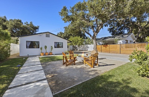 Meiners Oaks House | midcentury ranch home in peaceful oak grove