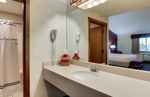 Johnston Hotel | Midwest Lodge Escape With Modern Comforts | 0.5 mi to Texas Roadhouse