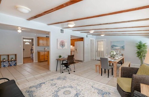 Mobile House | Mins to Dining & University