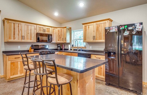 Arbor Vitae Cottage | Mins to Woodruff Lakes: Pet-Friendly Cabin!