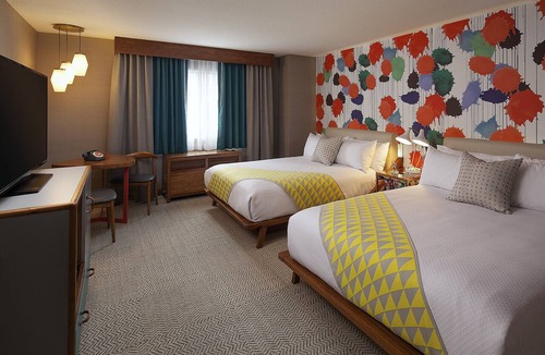 Venice Hotel | Minutes Away from The Venice Beach Drum Circle! Heated Outdoor Pool, Bike Rental