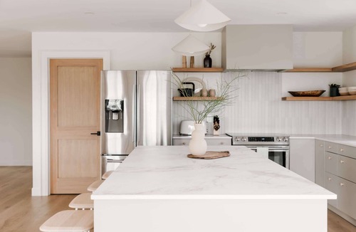 Prince Edward House | Minutes to Sandbanks Beach & Wineries Cold Plunge