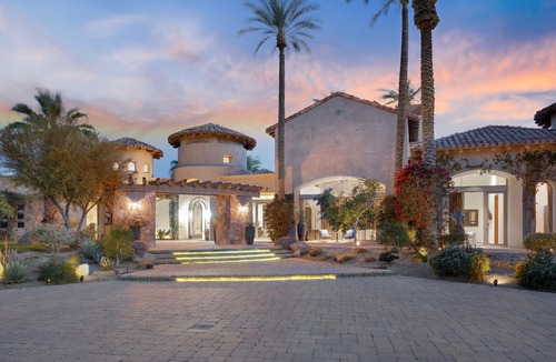Coachella Cottage | Mirabella by Avantstay Private Lake + Kayaks & Paddle Boating!