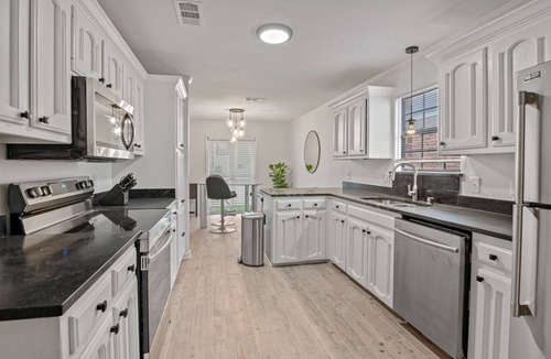 South Baton Rouge House | MIRKWOOD- Level Up Your Stay 3/2 House with Arcade in the heart of Baton Rouge
