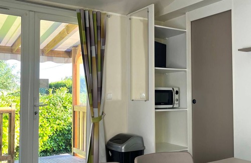 Angicourt House | Mobile Home for 4 with Terrace