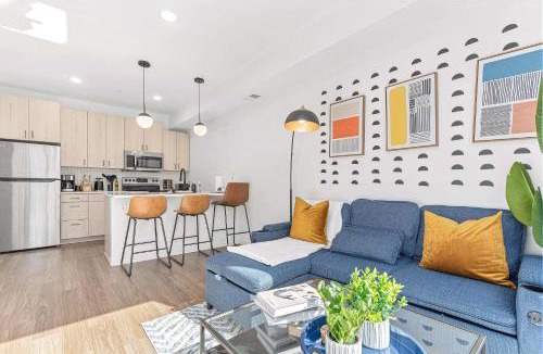 St. Anthony West Apartment | Modern 1BD Near DT & UMN Gym Street Parking