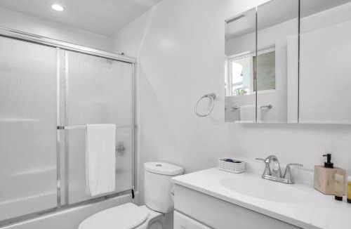 Wilshire Apartment | Modern 1BR Loft w Balcony Free Parking Hollywood