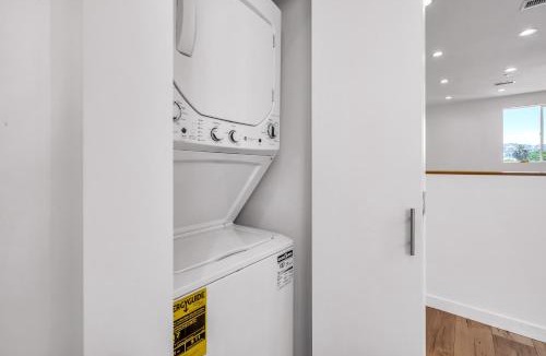 Wilshire Apartment | Modern 1BR Loft w Balcony Free Parking Hollywood