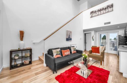 Wilshire Apartment | Modern 1BR Loft w Balcony Free Parking Hollywood