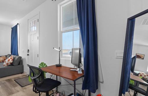 Rosedale Apartment | Modern 1BR Suite w AC Sleeps 3, NW Bakersfield