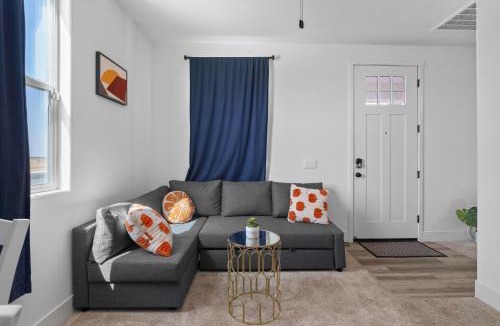 Rosedale Apartment | Modern 1BR Suite w AC Sleeps 3, NW Bakersfield