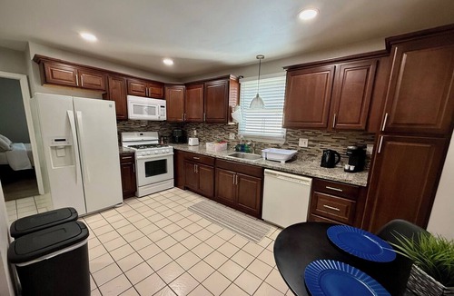 Wanskuck Apartment | Modern 2 BR w/Parking & Laundry