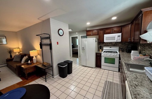 Wanskuck Apartment | Modern 2 BR w/Parking & Laundry