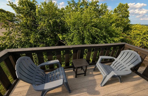 Wanskuck Apartment | Modern 2 BR w/Parking & Laundry