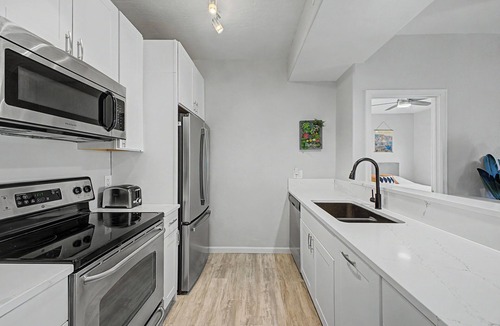 North Scottsdale Condo | Modern 2BR/2BA Retreat: Ground Floor/Pool, Spa, Gym/North Scottsdale Getaway