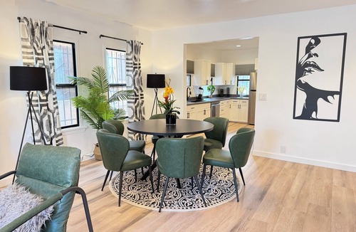 Hollywood Hotel | Modern 2Br + Sofa Bed + 2Bth in Miracle Mile