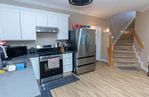 Sovana House | Modern 4BR/2BA House, Cal King Bed, Las Vegas Gem! S Rainbow Blvd & Russell Rd.