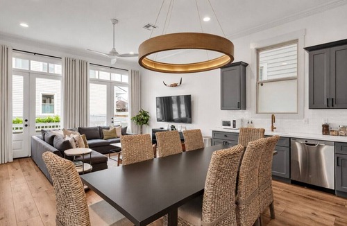 Bywater House | Modern 5BR Haven, Sleeps 10 guests + Private Pool