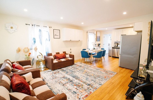 Falls Church House | Modern 5BR Near DC | Sleeps 20 | Big Yard & Parking