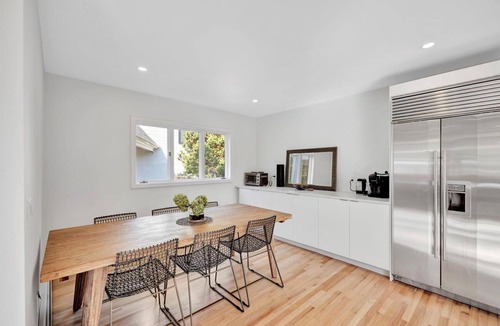 West Barnstable House | Modern 6BR Retreat,MarshViews,Hot tub,5mins to beach,Chef’s Kitchen, Large Grps
