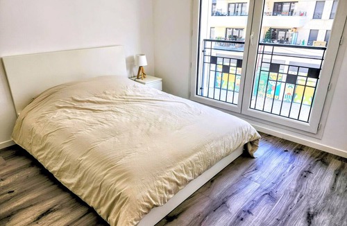 Saint-Ouen Apartment | Modern apartment with balcony - Near Paris