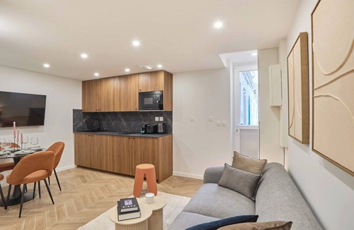 17th Arrondissement Apartment | Modern Apartment Center of Paris Montmartre
