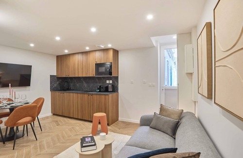 17th Arrondissement Apartment | Modern Apartment Center of Paris Montmartre