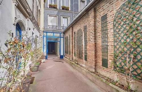 17th Arrondissement Apartment | Modern Apartment Center of Paris Montmartre