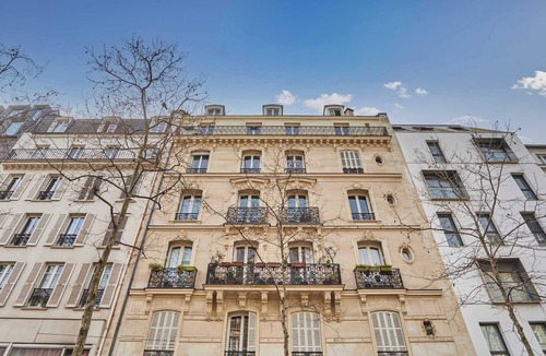 17th Arrondissement Apartment | Modern Apartment Center of Paris Montmartre
