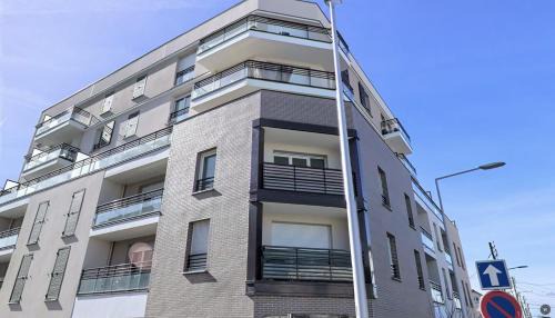 Plateau — Pyramide Apartment | Modern Apartment Near Paris & Orly Pvt Parking