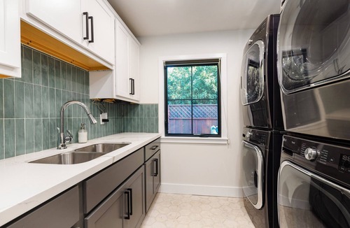 East Mesa House | Modern Beach House with Spa ~ Walk to Beach & Parks ~ Pet Friendly