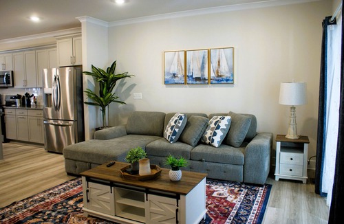 Caine Woods House | Modern Beachside luxury, Baby-Friendly, Pool, Garage, Ensuite - Sleeps 10