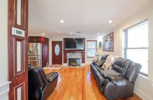 Quincy House | Modern Boston Townhouse Near Transit Private Deck Pet-Friendly - 383