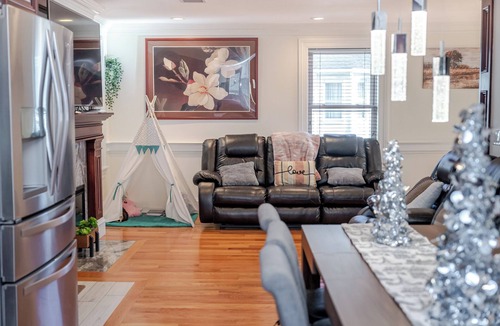 Quincy House | Modern Boston Townhouse Near Transit Private Deck Pet-Friendly - 383