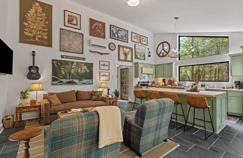 Tylertown House | Modern Cabin on Clear Creek | Forest | Sandbars