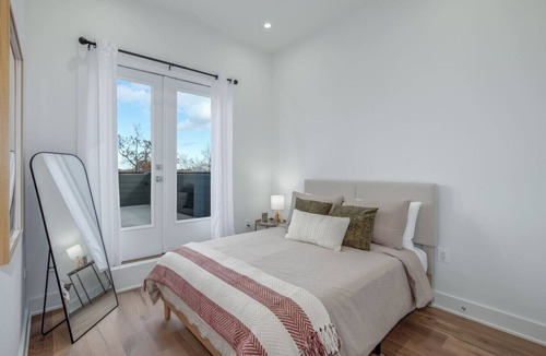 Southeast Hotel | Modern Capitol Hill Penthouse w/Rooftop Decks - 3 Min Walk to Metro!