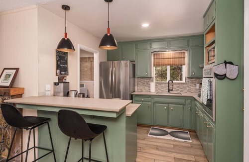 Fish Camp Cottage | Modern Comfort at Ninis Cottage Fish Camp Steps from Yosemite