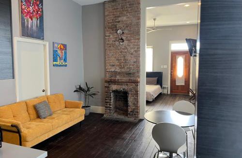 South 7th Ward Apartment | Modern Condo 3
