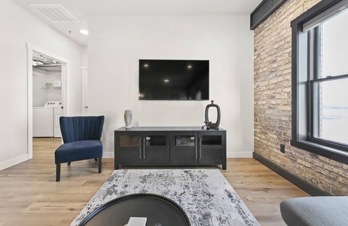 Dilworth Condo | Modern Condo in the Eclectic Rail District!