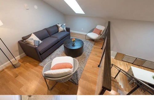 Newport Condo | Modern Condo w/Loft and Kitchenette on Thames St