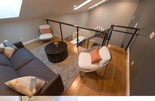 Newport Condo | Modern Condo w/Loft and Kitchenette on Thames St
