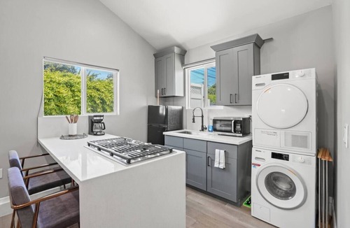 Clarkdale House | Modern & Cozy Guest House Studio PET Friendly Parking