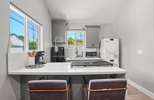 Clarkdale House | Modern & Cozy Guest House Studio PET Friendly Parking