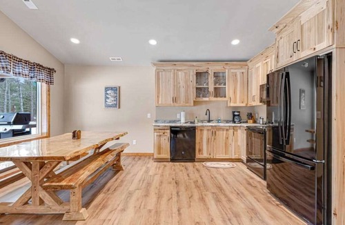 Conover House | Modern dog-friendly cabin w/hot tub, gas fireplace, patio, grill, & washer/dryer